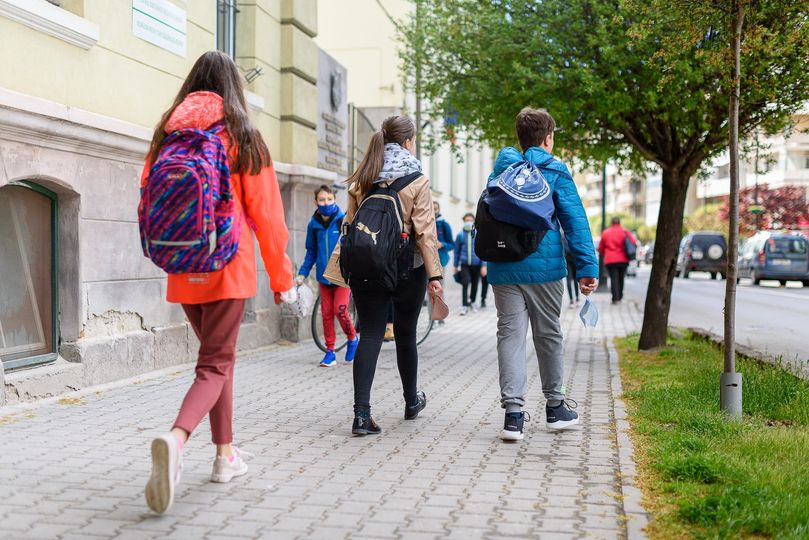 Sepsiszentgyörgy polgármestere felhívja a szülők figyelmét, hogy nem kell pénzt adjanak az oktatási intézményeknek az alapvető kellékekre