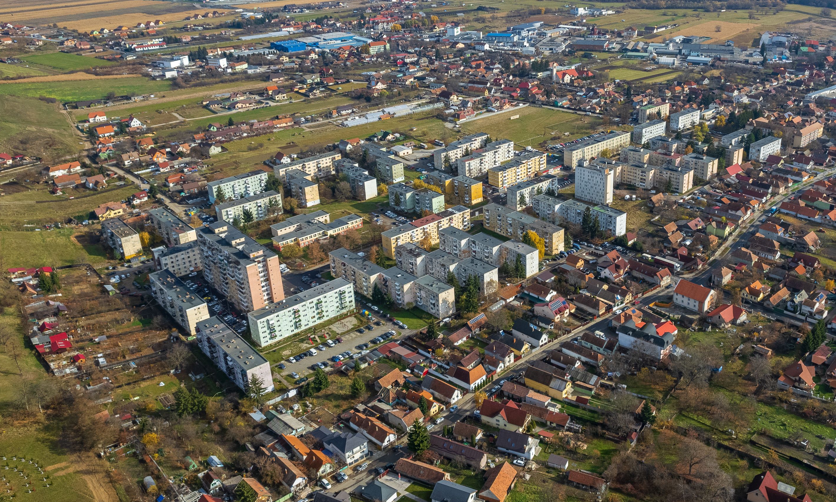 Újabb hét lépcsőház pincéjének fertőtlenítését támogatja Sepsiszentgyörgy Önkormányzata